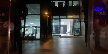Kamu görevlisi 4 bin dolar rüşvet alırken suçüstü yakalandı