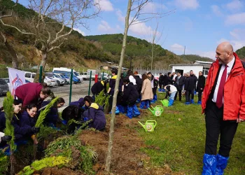 Orhangazi’de Orman Haftası’na Anlamlı Dokunuş: Başkan Aydın Gençlerle Fidan Dikti