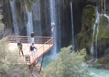 Mersin’in saklı cenneti Yerköprü Şelalesi ziyaretçileri hayran bırakıyor