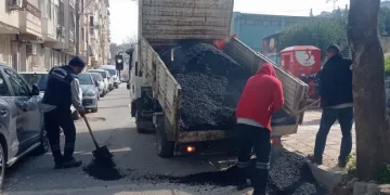 Şehzadeler’de bozulan yollar onarılıyor