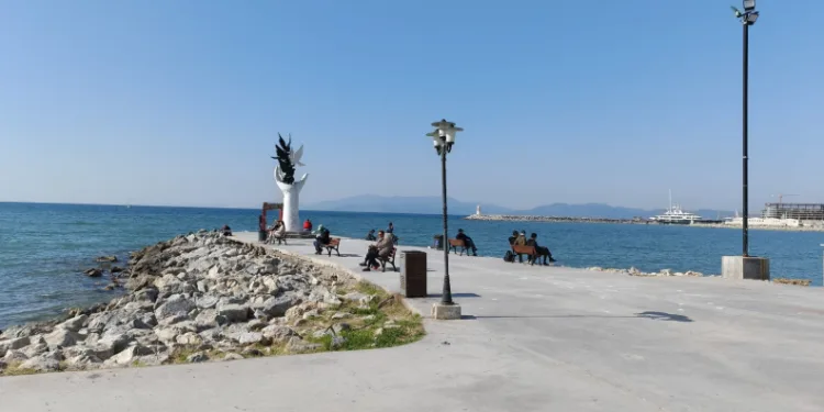 Kuşadası, Mart ayında yazı yaşadı