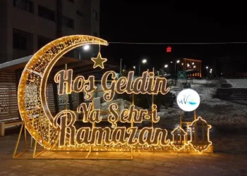 Van’da Ramazan ışıltısı: Kent meydanları görsel şölene dönüştü