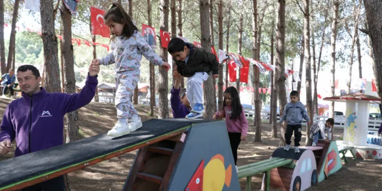 Tarsus Gençlik Kampında üç kuşak bir araya geldi