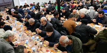 Başkan Taşkın vatandaşlarla iftar sofrasında buluştu
