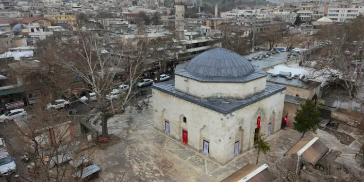 Depremde hasar alan Mevlevihane Cami yeniden ibadete açıldı