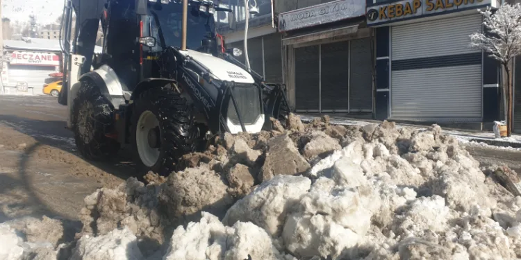 Başkale’de kar yağışı