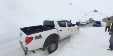 Trabzon-Bayburt karayolundaki çığa ilk müdahale off-road araçlarıyla yapıldı