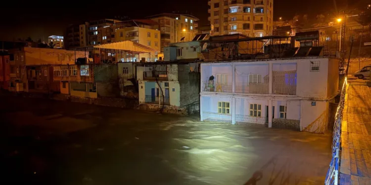 Bitlis Çayının su seviyesi arttı, Baykan’da tedbir alındı