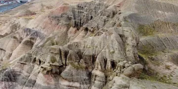 Yozgat’ta yağmur, kar ve rüzgarın şekillendirdiği tepe dron kamerasıyla görüntülendi