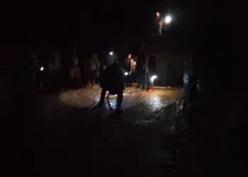 Mardin’de yoğun yağış sonrası köyü su bastı, muhtar ve vatandaşlar müdahale etti