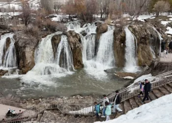 Muradiye Şelalesi her mevsim ayrı bir güzel