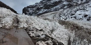 Şırnak’ta 30 yılın en büyük çığı: Köy yolları kapandı