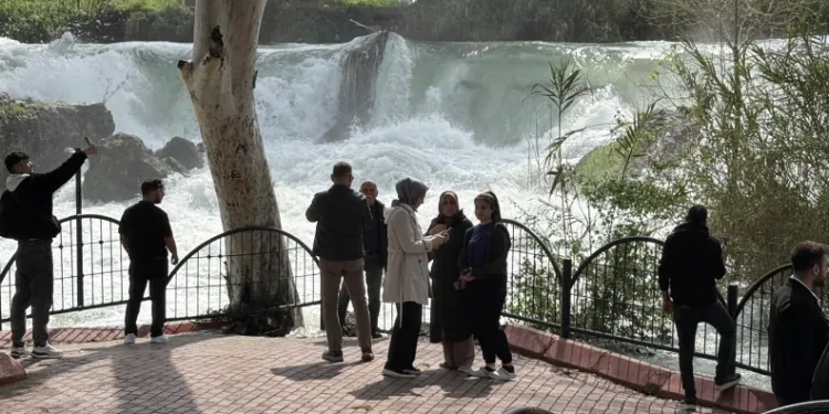 Tarsus Şelalesi’ne yağış sonrası ziyaretçi akını