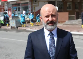 Başkan Çolakbayrakdar: “Temizlikte de Türkiye’nin en modern filosu Kocasinan’da”