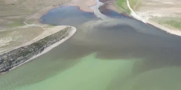 Adıyaman’ın kanalizasyon atığı Atatürk Barajı’nı siyaha bürüdü