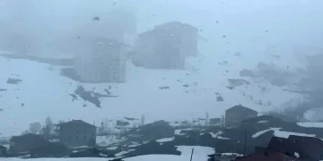 Yüksekova’da kar yağışı ve sis