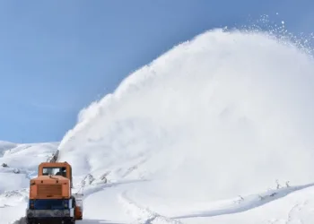 Hakkari’de 74 yerleşim yerinin yolu ulaşıma kapandı