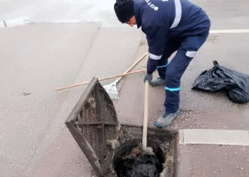 Kocaeli’de su baskınlarına karşı mazgal ve menfez temizliği aralıksız sürüyor