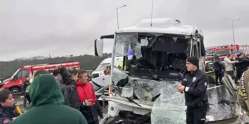 Zincirleme kazada mucize! Şehit olduğu açıklanan polis hayata döndürüldü