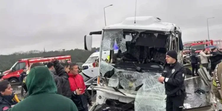 Zincirleme kazada mucize! Şehit olduğu açıklanan polis hayata döndürüldü