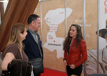 Nilüfer Açıkalın Osmangazi’de okurlarıyla buluştu