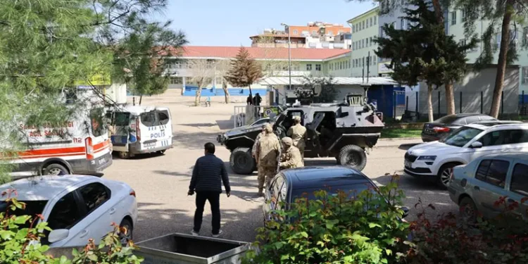 Siverek’te Lisede Silahlı Saldırı: 16 Yaralı, Saldırgan İntihar Etti