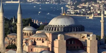 Ayasofya’da Bizans Bayraklı Provokasyon: İki Yunan Turist Tutuklandı