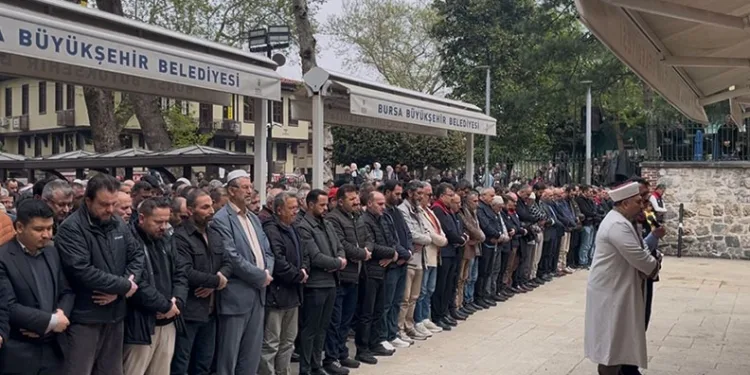Ayla öğretmen ve 8 öğrenci için Bursa’da gıyabi cenaze namazı kılındı