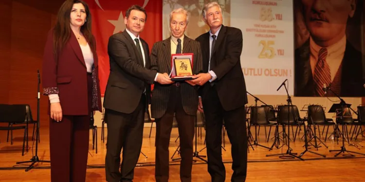 Köy Enstitüleri’nin 86. Yılında Aydınlanma Onur Ödülü Sahibini Buldu