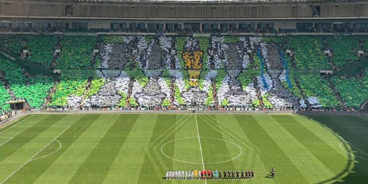 Şampiyonluk Yolunda Görsel Şölen: Bursaspor’dan Dev Koreografi!
