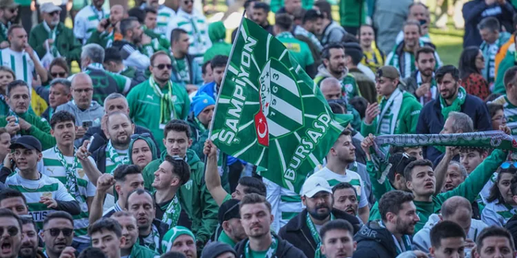 ŞAMPİYONLUĞUN ADI BURSASPOR: 5 GOLLE GELEN MUHTEŞEM ZAFER!
