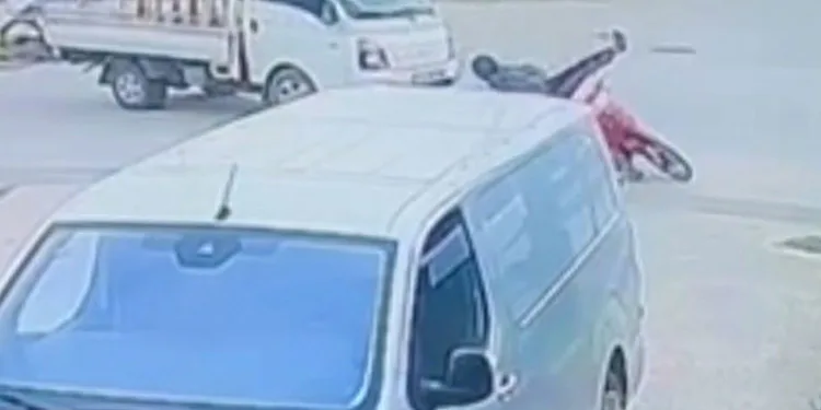 Bursa’da kamyonet ile motosiklet çarpıştı: 1 yaralı