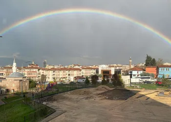 Bursa’da yağmur sonrası gökkuşağı şöleni