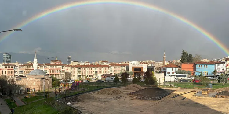 Bursa’da yağmur sonrası gökkuşağı şöleni