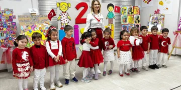 Osmangazi’de 23 Nisan coşkusu: Miniklerden renkli gösteriler