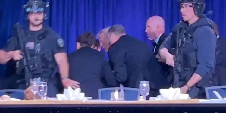 Beyaz Saray yemeğinde silahlı saldırı: Trump’ı salondan Gizli Servis çıkardı