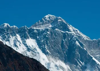 Everest’te 20 Milyon Dolarlık Skandal: Turistleri Karbonatla Zehirlediler!