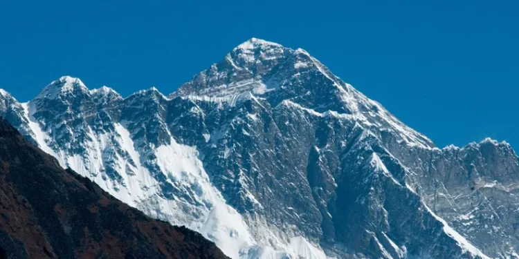 Everest’te 20 Milyon Dolarlık Skandal: Turistleri Karbonatla Zehirlediler!