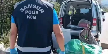 Koliden ve halıdan silah çıktı: Araçta şaşırtan gizleme yöntemi
