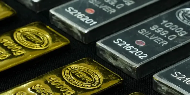 Altın ve Gümüşte Enflasyon Kıskacı: Ons Altın 4.600 Doların Altına Geriledi