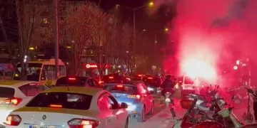 Bursa’da Tarihi Gece! 24 Yıllık Hasret Bitti, Bursalılar Sokaklara Akın Etti