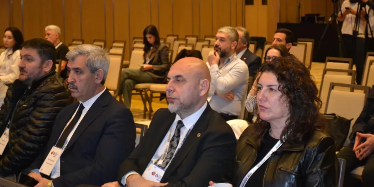 Başkan Aydın İstanbul’daki 6. Gıda Bankacılığı Zirvesi’ne Katıldı