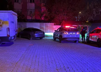 Bakırköy’de seyir halindeki otomobil, tıra arkadan çarptı: 1 yaralı
