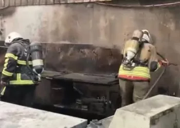 Bakırköy’de seyir halindeki otomobil, tıra arkadan çarptı: 1 yaralı