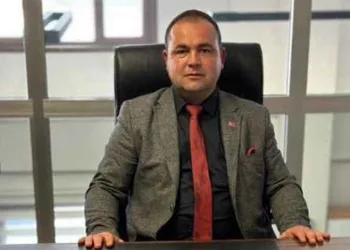 Bursa’da freni patlayan vinç dereye uçtu : Sürücü hayatını kaybetti