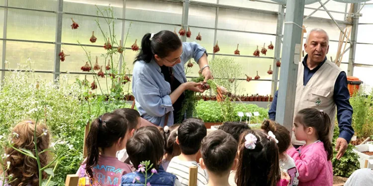 Çocuklar toprak sevgisini Osmangazi’de öğrendi