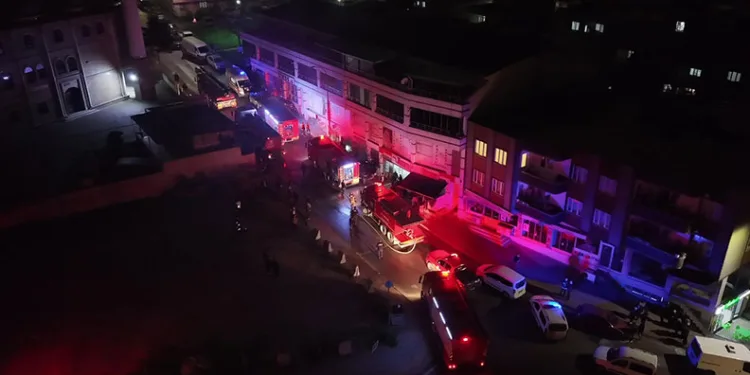 Bursa’da Depo Yangını: Yıldırım’da Gece Hareketliliği!
