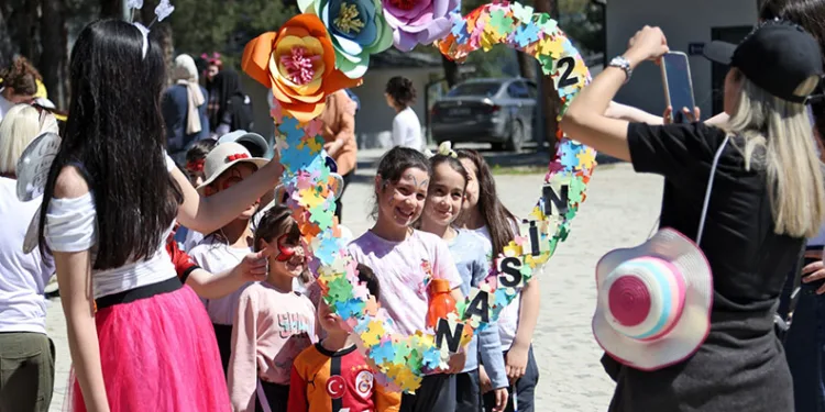 Bursa’da çocuklar patili dostlarla buluştu