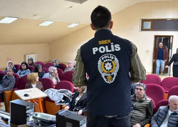 Bakırköy’de seyir halindeki otomobil, tıra arkadan çarptı: 1 yaralı
