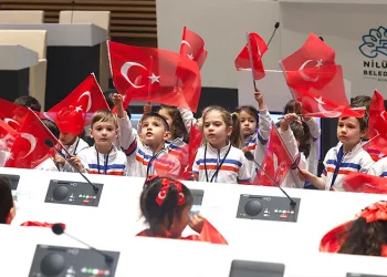 Emir Buhari yenilenen yüzüyle hizmete açıldı